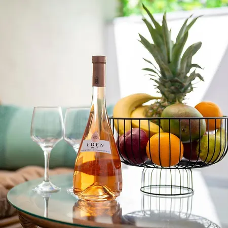 With Patio - 3 Min Walk To - Diamond 2 Διαμέρισμα