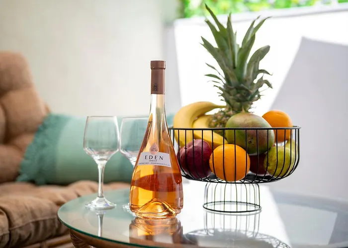 With Patio - 3 Min Walk To - Diamond 2 Διαμέρισμα