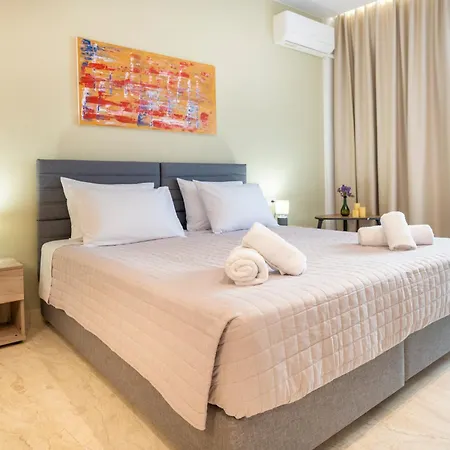 Appartement With Patio - 3 Min Walk To - Diamond 2 *