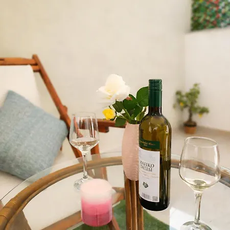 With Patio - 3 Min Walk To - Diamond 2 Daire