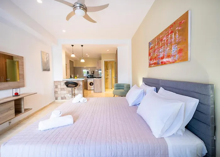 With Patio - 3 Min Walk To - Diamond 2